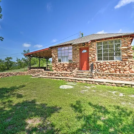 Enchanting Hilltop Cottage In Medicine Park!